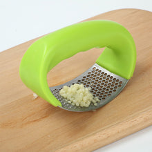 Load image into Gallery viewer, 304 Stainless Steel Manual Garlic Press Curved Garlic Grinding Slicer

