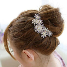Load image into Gallery viewer, Hair Accessories Hairpins Beautiful Crystal Rhinestone Petal Comb
