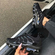 Load image into Gallery viewer, Women&#39;s Breathable Lace-up Cushioned Running Shoes Black

